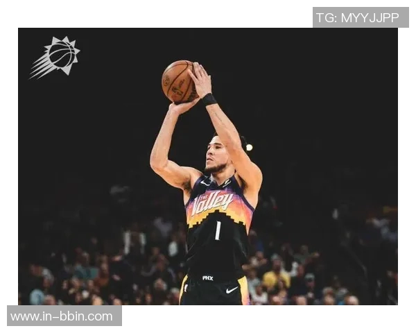 布克半场表现稳定9投5中砍下12分2篮板3助攻助力球队争胜